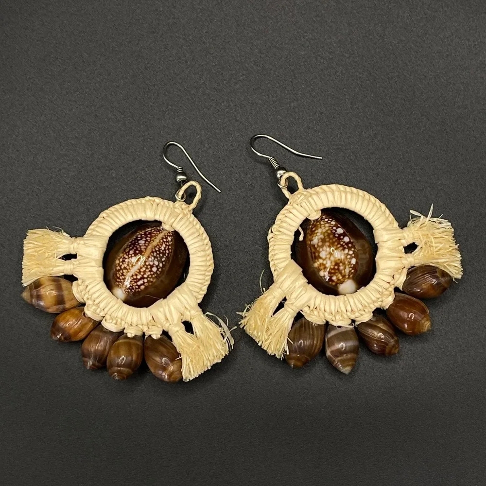 Vintage Handmade‎ Boho Woven Raffia Cowrie Shell Drop Earrings Natural Tassel